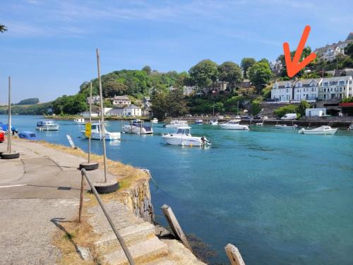Looe Spacious 4 Double bedroom House Sleeps 9 Harbour River Views