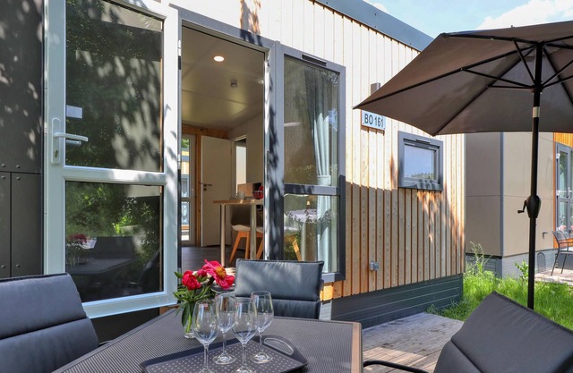 Look forward to an eventful vacation close to nature in the Tiny Haus at the Camping Park Wemding!