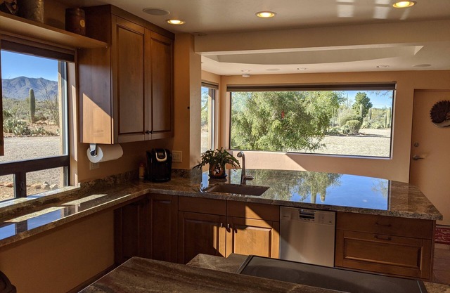 Looking for a getaway? BEAUTIFUL & PRIVATE Guest House! Hiking - Biking - Relax
