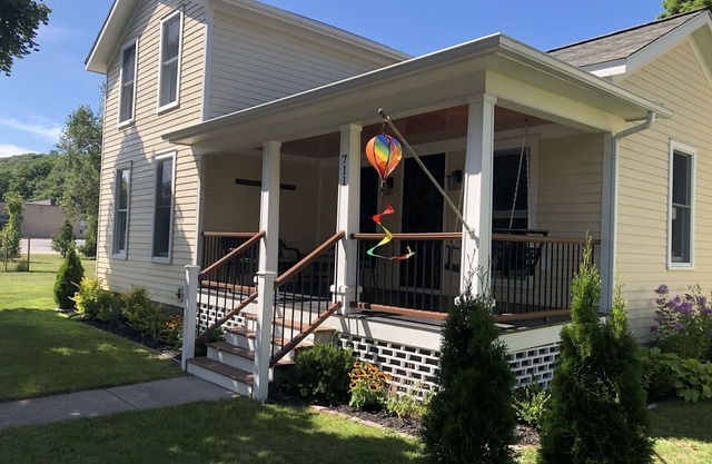 Looking for the perfect place for your color tour?nDon't look further.