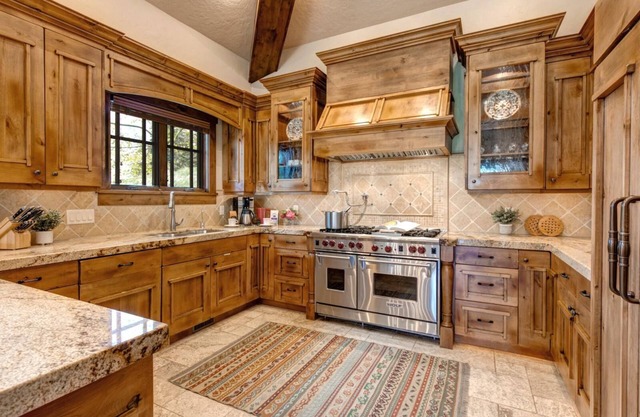 Lookout Drive 5 Bedrooms PLO-6599 by KBM
