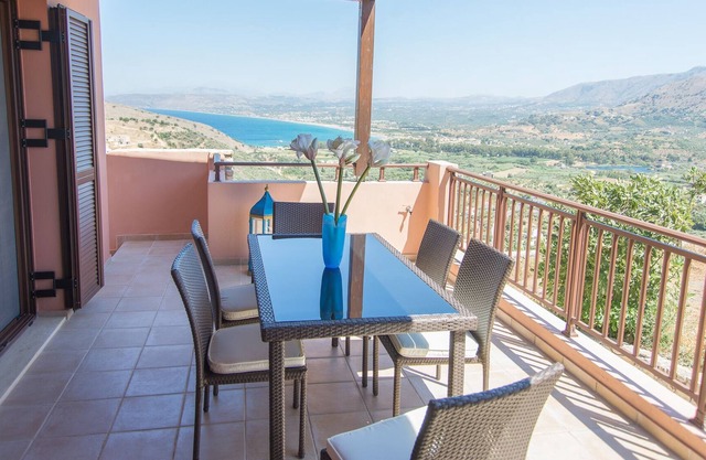 Loquat - Private Hilltop House with Sea and Mountain View