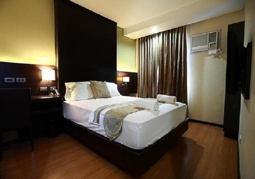 Lorenzzo Suites Hotel Makati