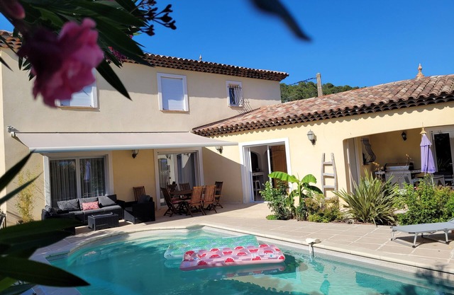 Lorgues, villa with pool, village center (sleeps 2 to 6)