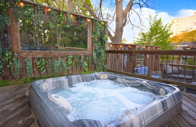 Lorne Park Home, 20 Mins From Toronto