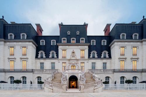 Louie Castle Sycamore Hotel