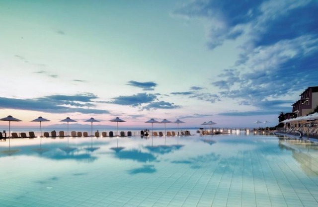 Louis Apostolata Island Resort