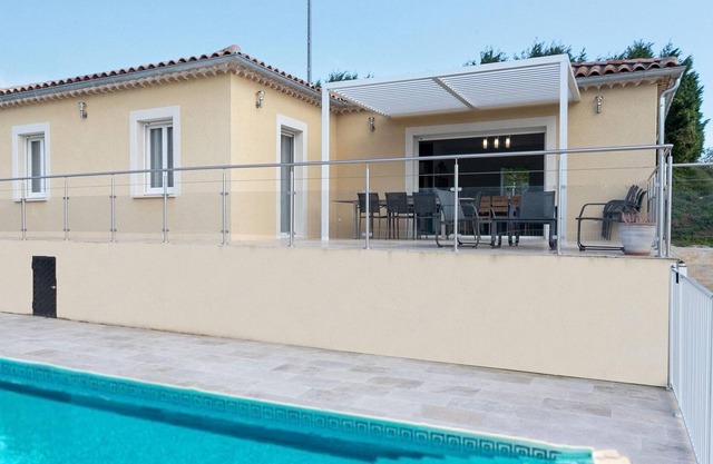 Lovely villa in Saint-Sauveur-de-Cruzières with private pool