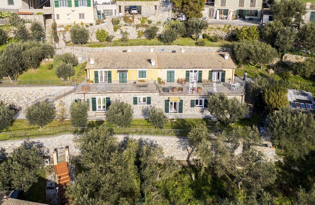 Lovely apartment for 4 people with WIFI, TV, pets allowed, panoramic view and parking