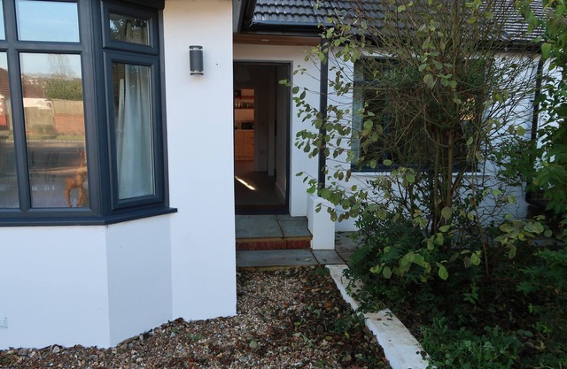 Lovable Lancing with Garden & Parking