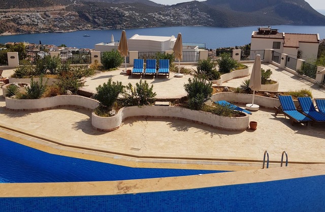 Lovely 2 bed 2 bath apartment semi private infinity pool and stunning sea views