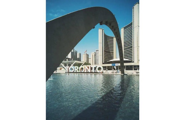 Lovely 2 Bed Condo in Downtown Toronto