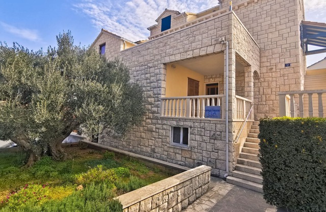 LOVELY 2 BEDROOM APARTMENT WITH A SEA VIEW