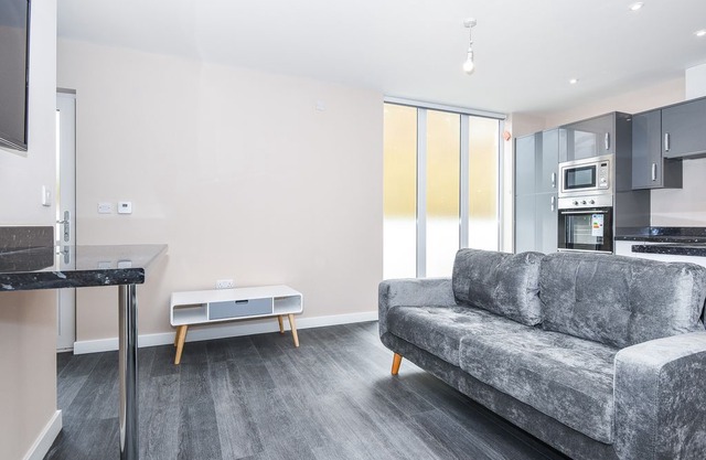 Lovely 2 bedroom apartment close to Heathrow