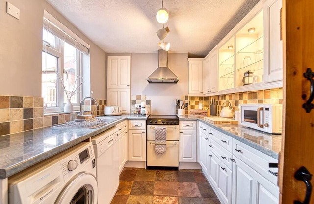 Lovely 2 Bedroom Cottage with Garden