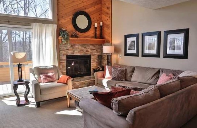 Lovely 2 Bedroom Loft Trout Creek Condo #76. Ski, Golf Discounts Available. Pools, Hot Tubs, Tennis