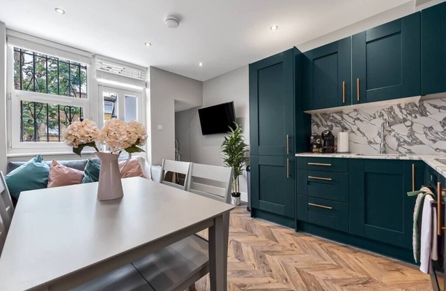 Lovely 2 BR with Grill
