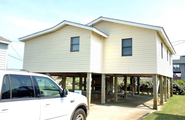 Lovely 3 Bedroom Oceanside Cottage With No Street To Cross.