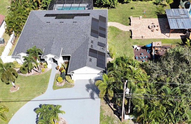Lovely 3 bedroom house, fitness room, heated pool, kids park, barbecue fire pit