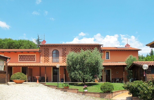 Lovely apartment for 5 people with WIFI, pool, A/C, TV and patio