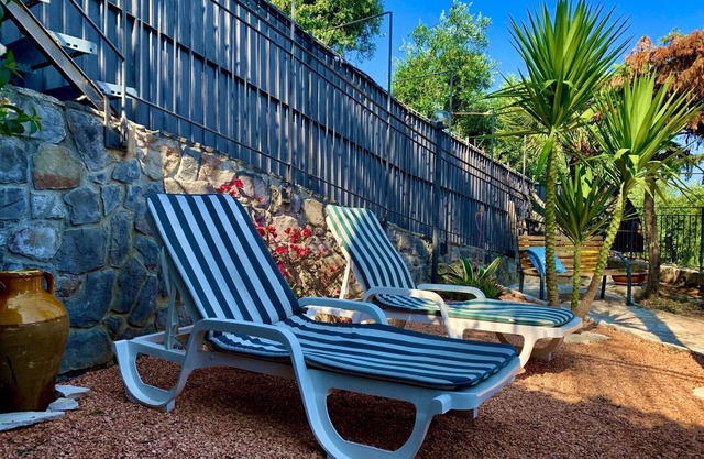 Lovely apartment for 6 people with WIFI, private pool, hot tub, A/C, TV, patio and parking