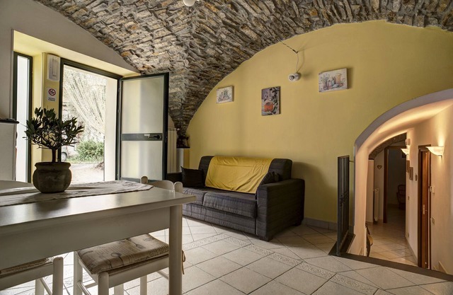 LOVELY AND CHARMING APARTMENT IN DIANO SAN PIETRO