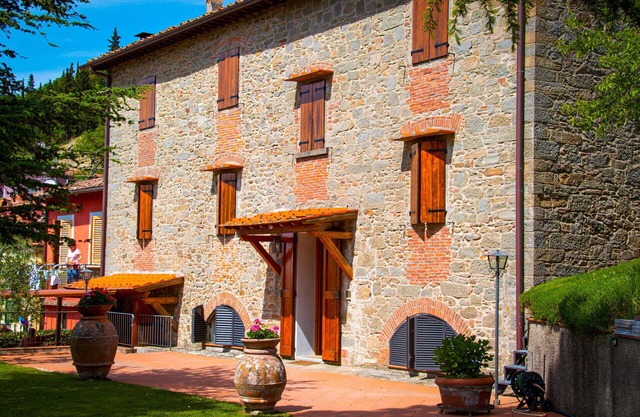 Lovely apartment with A/C, WIFI, TV, terrace and panoramic view, close to Greve In Chianti