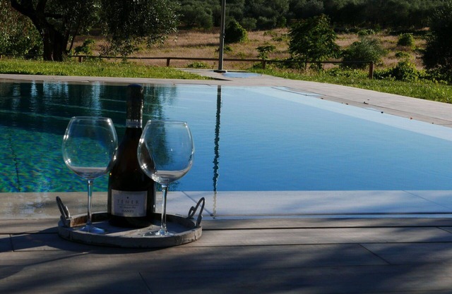 Lovely apartment in villa with WIFI, pool, TV, patio and panoramic view, close to San Gimignano