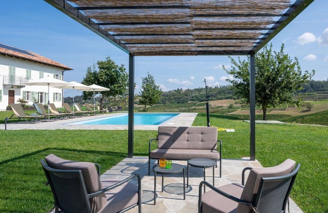 Lovely apartment in villa for 8 guests with A/C, WIFI, pool, TV, terrace, panoramic view and par...