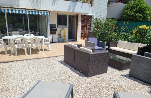 LOVELY APART 2 BEDROOMS FOR 5-GARDEN GARAGE NEAR BEACHES PORT AND CITY CENTER