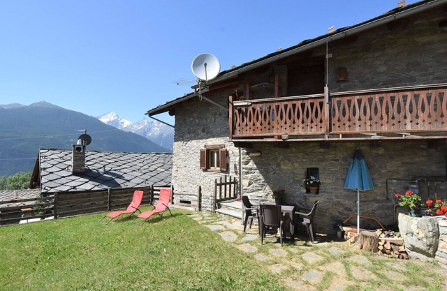 Lovely apartment for 5 people with TV, pets allowed and parking, close to Aosta