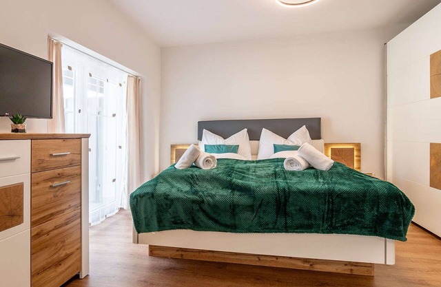 Lovely apartment for 4 guests with WIFI, TV, terrace and parking