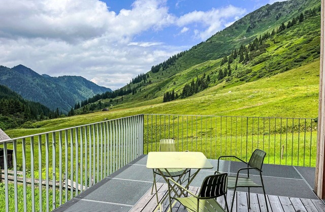 Lovely apartment for 8 people with WIFI, TV, terrace, pets allowed and parking