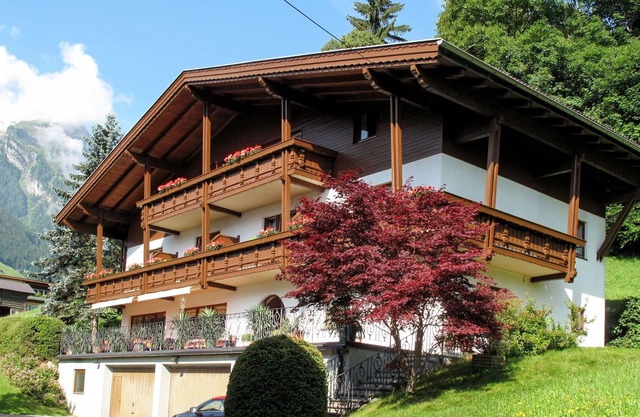 Lovely apartment for 5 guests with WIFI, TV, terrace and parking