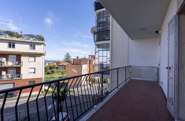 Lovely apartment for 6 people with WIFI, A/C, TV, balcony and pets allowed