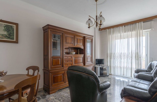 Lovely apartment for 5 guests with WIFI, TV, balcony, pets allowed and parking
