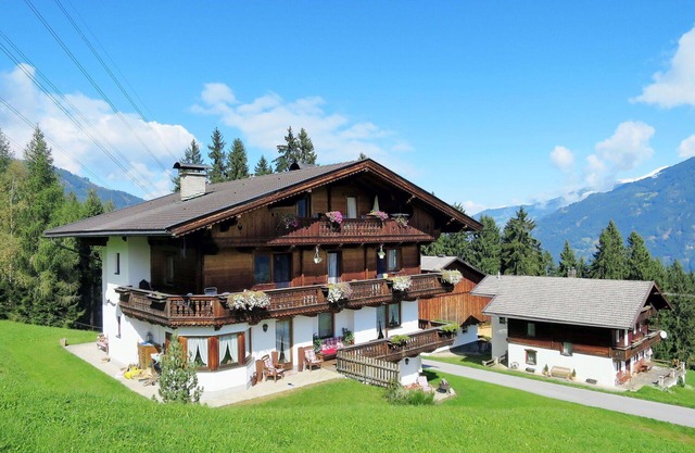 Lovely apartment for 6 people with WIFI, TV and balcony
