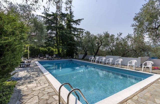 Lovely apartment for 4 people with pool, WIFI, balcony, pets allowed and panoramic view