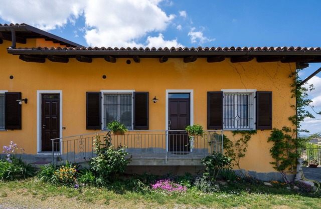 Lovely apartment for 2 people with A/C, WIFI, pool, terrace, pets allowed and panoramic view