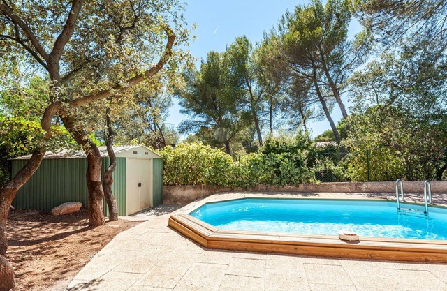 Lovely apartment for 4 people with pool, WIFI, TV, patio, pets allowed and parking