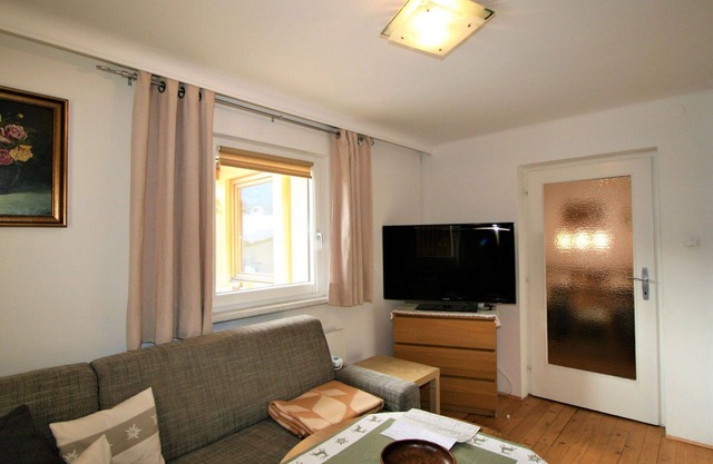Lovely apartment for 4 guests with TV, patio and pets allowed