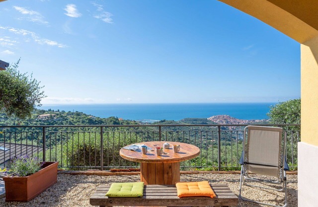 Lovely apartment for 4 guests with WIFI, A/C, TV and patio