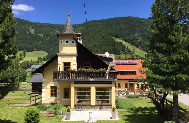 Lovely apartment for 5 people with hot tub, WIFI, TV, patio and pets allowed