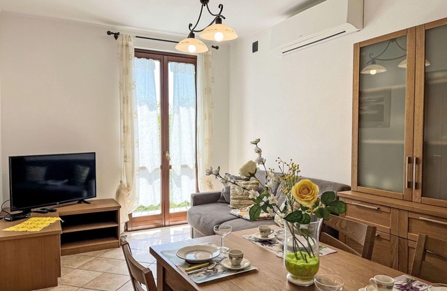 Lovely apartment for 5 guests with WIFI, TV, patio, pets allowed and panoramic view
