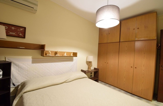 Lovely apartment for 6 guests with A/C, TV and pets allowed