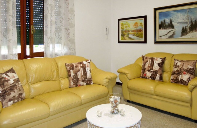 Lovely apartment for 6 people with WIFI, TV, patio and pets allowed