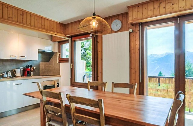 Lovely apartment for 7 people with WIFI, TV, balcony and parking