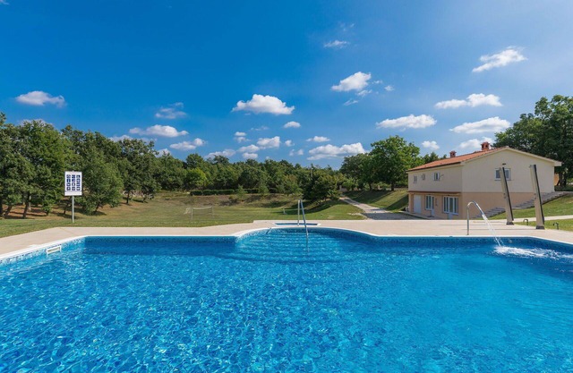 Lovely apartment for 8 guests with pool, A/C, WIFI, TV and terrace