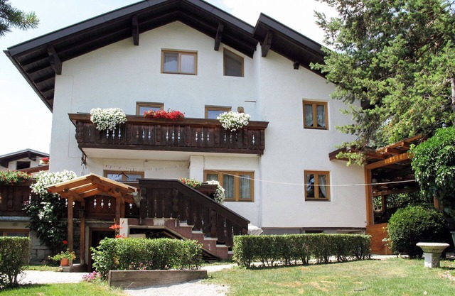 Lovely apartment for 8 guests with WIFI, TV, terrace, pets allowed and parking