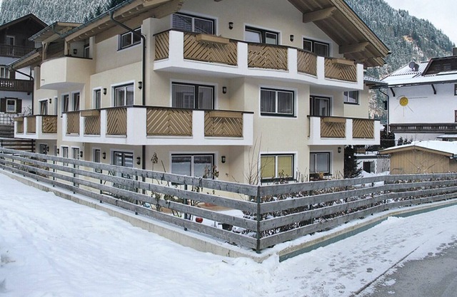 Lovely apartment for 4 guests with WIFI, TV, balcony, pets allowed and parking